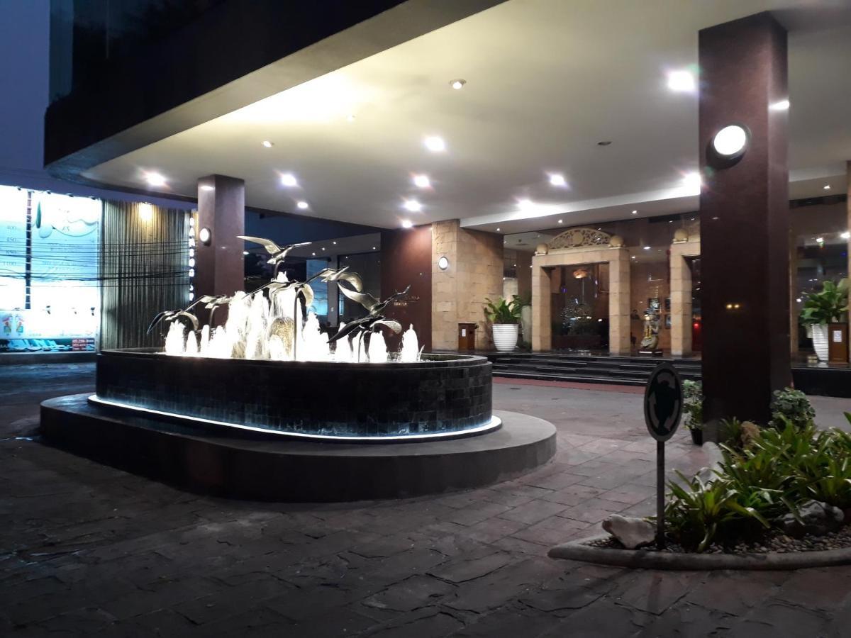The Four Wings Hotel Банкок Екстериор снимка